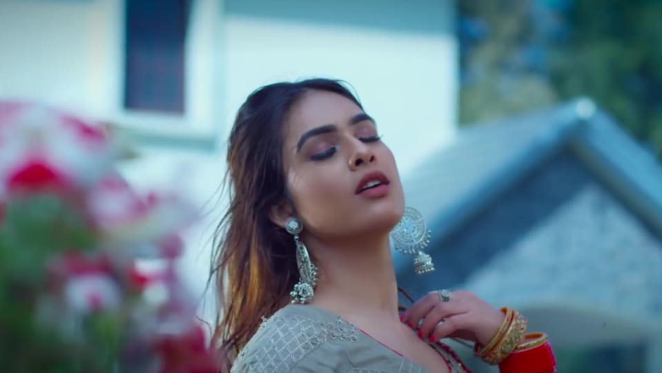 Neha Malik Celebrity Style In Mere Wali Sardarni Single 2019 From Mere Wali Sardarni Charmboard Devoleena bhattacharjee glams up meher and sarabjit's engagement ceremony. kurtapyjamaset
