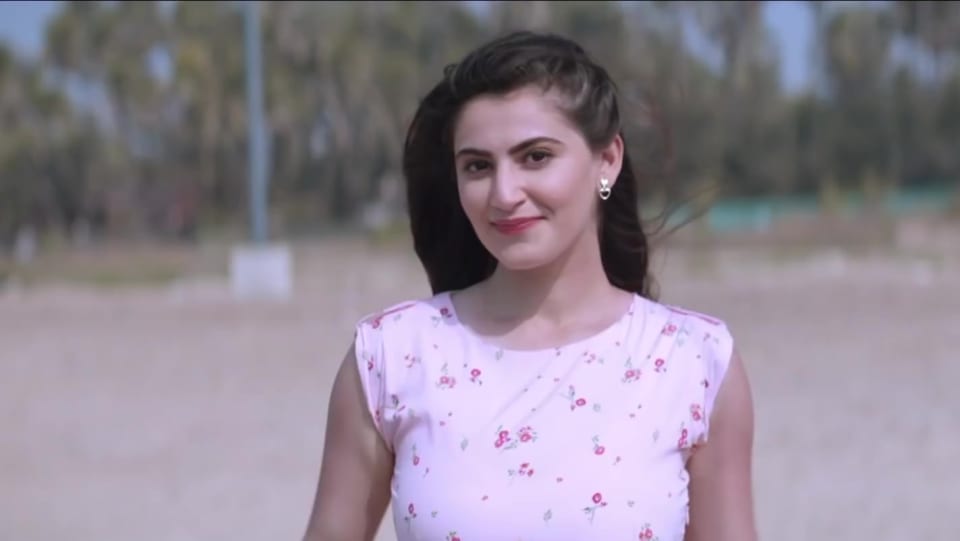 Shivaleeka Oberoi Celebrity Style In Hawaa Banke Yeh Saali Aashiqui 2019 From Hawaa Banke Charmboard Jayantilal gada & amrish puri films. dress