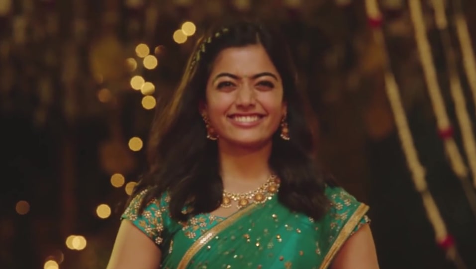 Social Buzz Rashmika Mandanna Latest News Images Updates Posts Gira Gira Gira Dear Comrade 2019 Charmboard Film ini dimulai saat chaitanya krishnan (vijay deverakonda) alias bobby sedang sedih, marah dan mabuk berat. gira gira gira dear comrade 2019