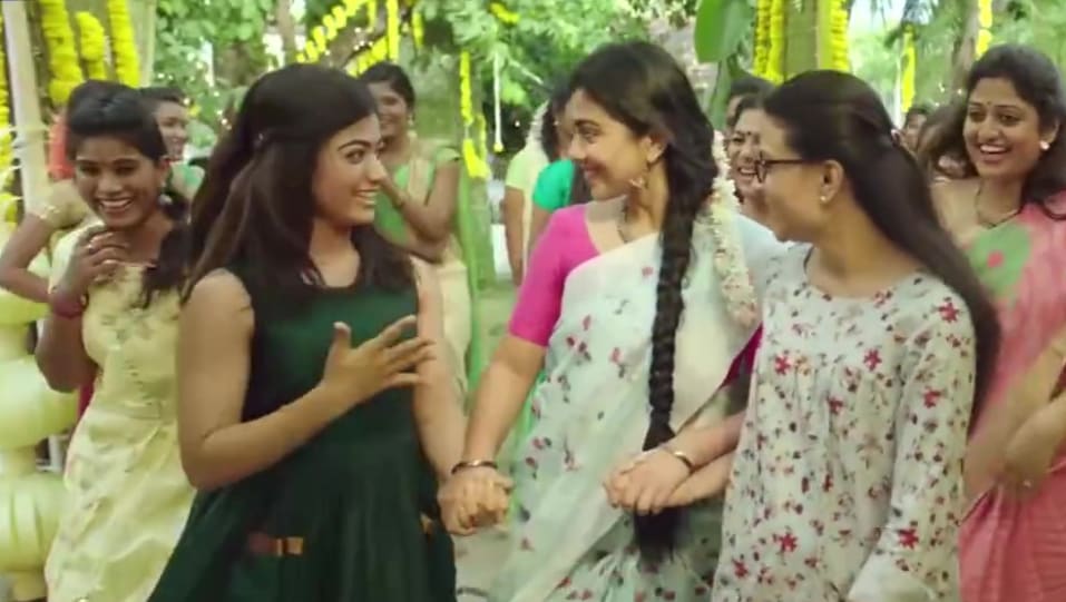 Social Buzz Rashmika Mandanna Latest News Images Updates Posts Gira Gira Gira Dear Comrade 2019 Charmboard Vijay deverakonda and rashmika mandanna's exciting upcoming film 'dear comrade' vijay deverakonda and rashmika mandanna will also be seen together in 'geetha govindam', the adorable first look for which was launched recently. gira gira gira dear comrade 2019