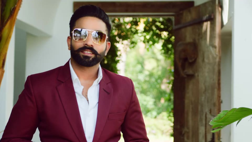 Celebrity Hairstyle of Dilpreet Dhillon from Closer, single, 2019 |  Charmboard