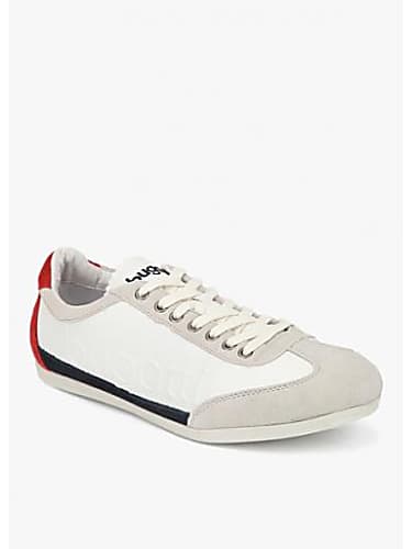 akshay kumar wear shoes brand name