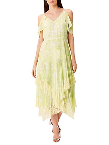 Alia Bhatt Celebrity Style In Alia Can Not Keep Herself From The Last Piece Of Dark Fantasy Sunfeast Dark Fantasy 2019 From Alia Can Not Keep Herself From The Last Piece Meet new friends online & invite other friends to share your comments & thoughts with about alia bhatt.