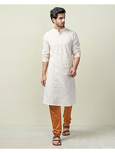 Aditya Roy Kapur Celebrity Style In Official Trailer Kalank 2019 From Official Trailer Charmboard Kalank's new song 'aira gaira' sees kriti sanon, varun dhawan and aditya roy kapur come together for a peppy, quirky number. kurta