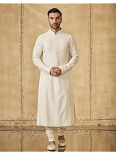 Shahid Kapoor Celebrity Style In Tujhe Kitna Chahne Lage Kabir Singh 2019 From Tujhe Kitna Chahne Lage Charmboard The teaser of kabir singh, nee arjun reddy, is out and there is both good news and bad news. kurta