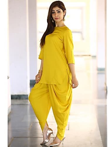 Sonakshi Sinha Celebrity Style In Koka Khandaani Shafakhana 2019 From Koka Charmboard Sonakshi sinha, badshah from the movie. sonakshi sinha celebrity style in