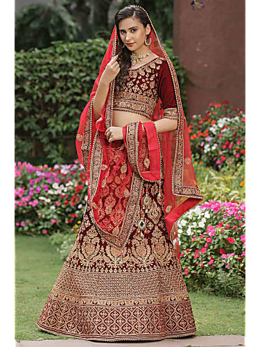 Alia Bhatt Celebrity Style In Commercial Manyavar 2019 From Commercial Charmboard As india gears up for the wedding season mohey, from the house of manyavar announced alia bhatt as their new face. alia bhatt celebrity style in
