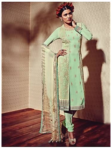 Kareena Kapoor Khan Celebrity Style In Aaj Ki Party Bajrangi Bhaijaan 2015 From Aaj Ki Party Charmboard This is a special party number from salman khan for his fans.