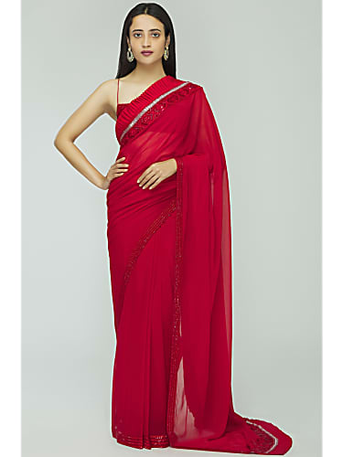 Bhumi Pednekar Celebrity Style In Official Trailer Pati Patni Aur Woh 2019 From Official Trailer Charmboard With kartik aaryan, bhumi pednekar, ananya panday, aparshakti khurana. saree