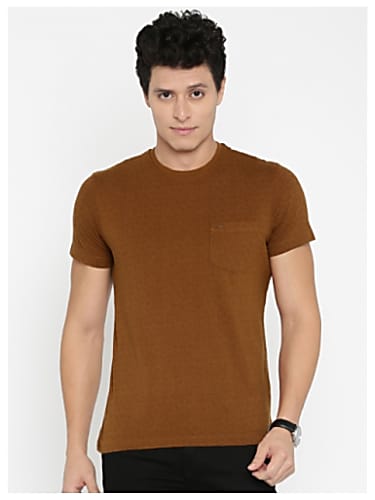 brown t shirt outfit