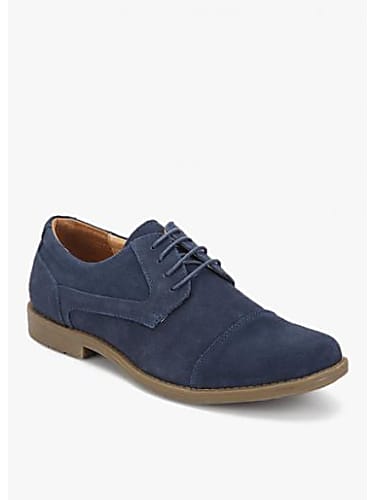 akshay kumar shoes company name