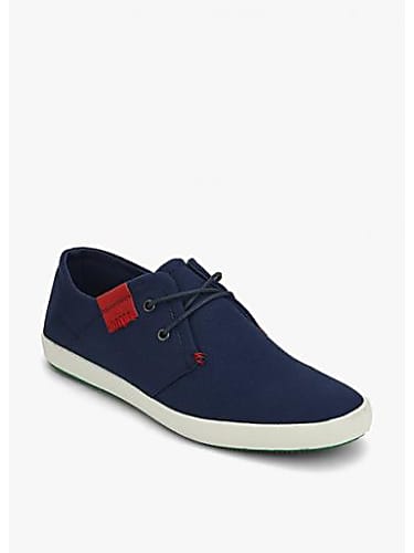 akshay kumar wear shoes brand name