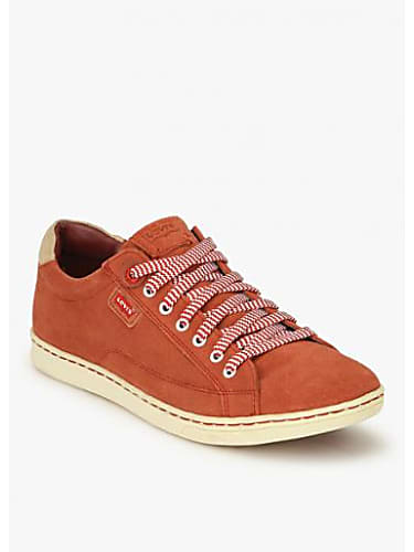 akshay kumar wear shoes brand name