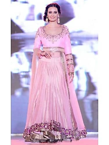 Mahima Makwana Celebrity Style In Adhuri Kahaani Humari Episode 38 2016 From Episode 38 Charmboard Watch the latest video from mahima makwana (@mahimamakwana5). charmboard