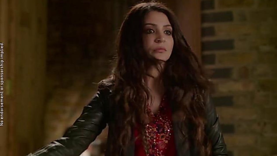 Get Anushka Sharma Beachy Long Wavy Hairstyle In Ae Dil Hai