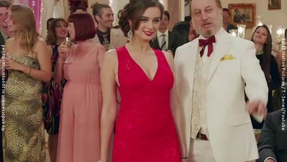 Evelyn Sharma Celebrity Style In Shanivaar Raati Main Tera Hero 2014 From Shanivaar Raati Charmboard
