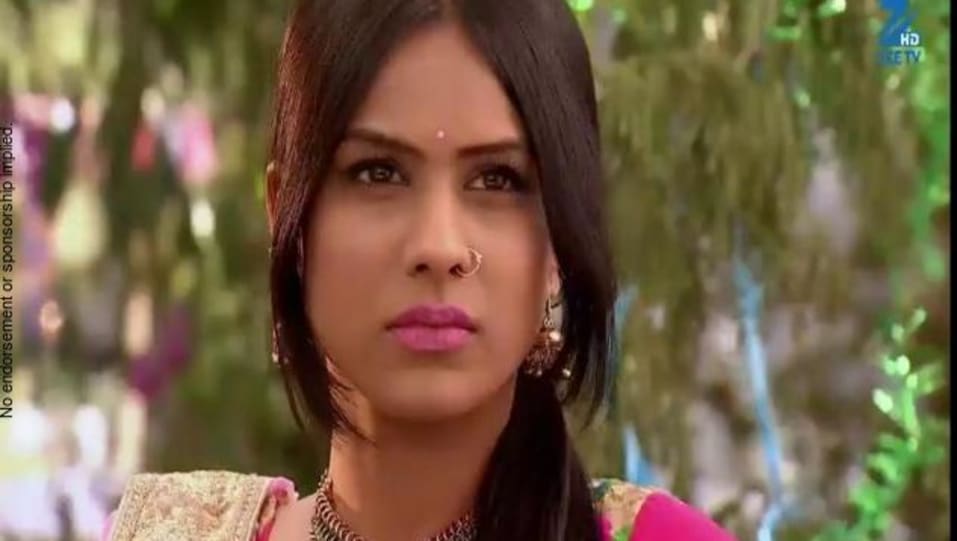 Nia Sharma Celebrity Style In Jamai Raja Episode 401 2016 From Episode 401 Charmboard To watch your favorite shows live from zee tv and 100 other channels on dittotv across mobile/desktop/laptop anytime anywhere click. saree