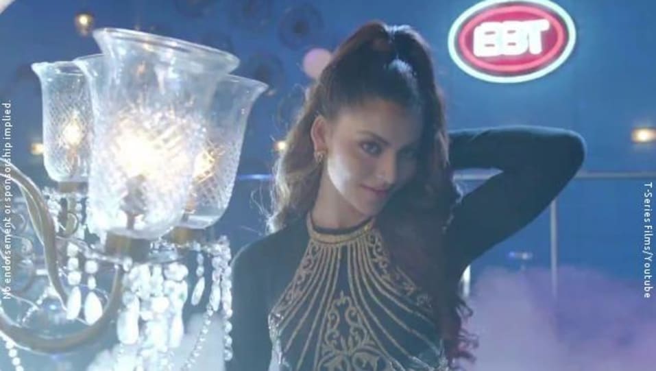 Urvashi Rautela Celebrity Style In Akkad Bakkad Sanam Re 2016 From Akkad Bakkad Charmboard Скачай nucleya akkad bakkad и rajesh roshan akkad bakkad bombay bo. tops