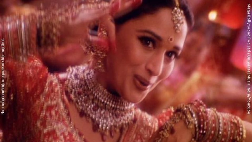 Madhuri Dixit Celebrity Style In Dola Re Dola Devdas 2002 From Dola Re Dola Charmboard Sign in to see videos available to you.
