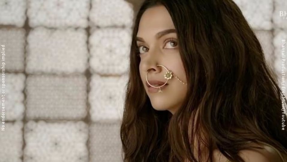 Social Buzz Deepika Padukone Latest News Images Updates Posts Aayat Bajirao Mastani 2015 Charmboard