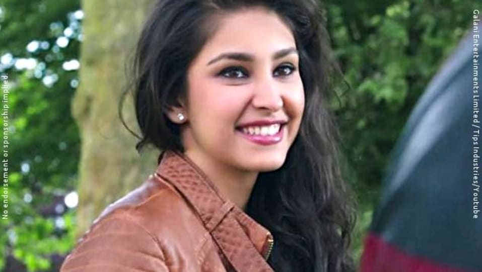 Actors Name Age Wiki Height Birth Place Career Details Mar Jaayen Loveshhuda 2016 Charmboard Girish kumar loses his voice while shooting for a song for 'loveshhuda'. charmboard