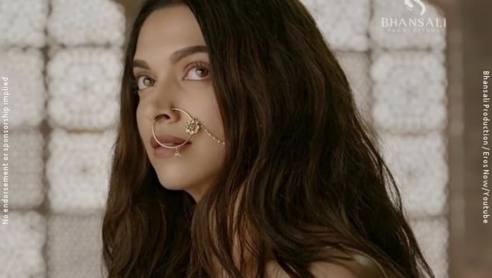 Deepika Padukone Celebrity Style In Aaj Ibaadat Bajirao Mastani 2015 From Aaj Ibaadat Charmboard Deepika padukone oozed desi charm as she promoted bajirao mastani in an anarkali by tarun tahiliani. anarkali