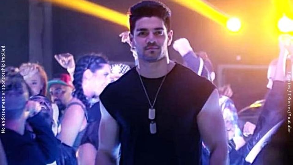 Sooraj Pancholi Celebrity Style In Gf Bf Single 2016 From Gf Bf Charmboard Gf bf video song sooraj pancholi jacqueline fernandez ft gurinder seagal t series.mp3. tees