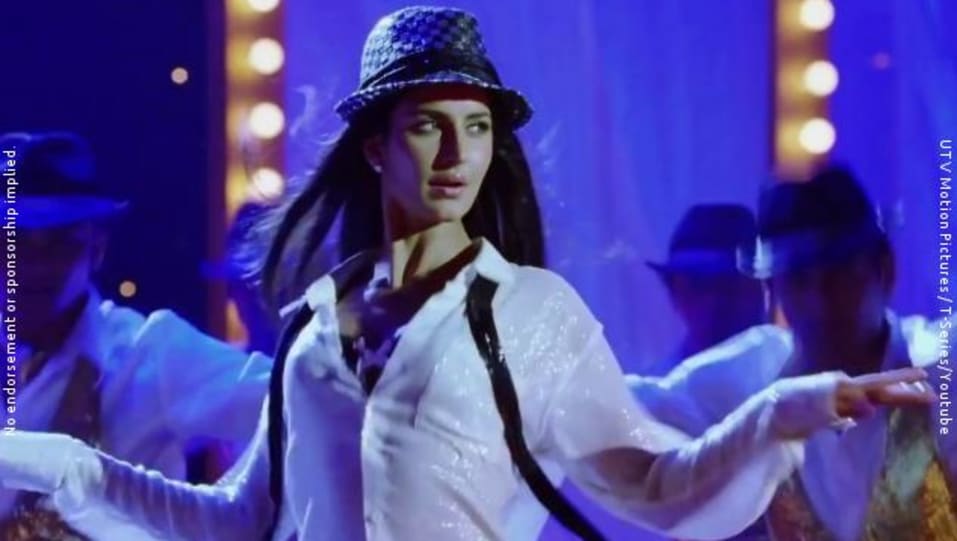 Katrina Kaif Celebrity Style In Sheila Ki Jawani Tees Maar Khan 2010 From Sheila Ki Jawani Charmboard Mann tera jo rog hai mohe samajh naa aaye paas hai jo sab chhod ke door ko paas bulaaye jiya lage na tum bin mora. earrings