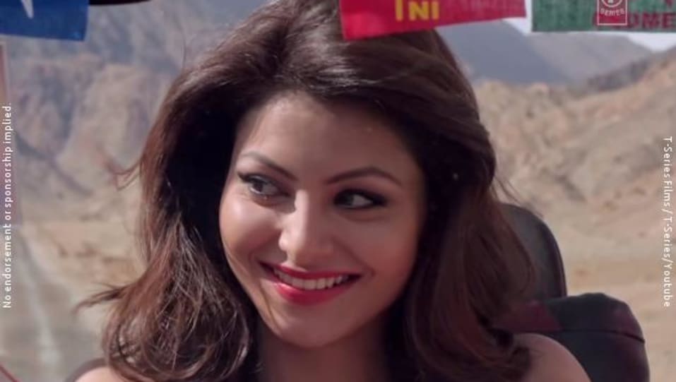 Urvashi Rautela Celebrity Style In Hua Hain Aaj Pehli Baar Sanam Re 2016 From Hua Hain Aaj Pehli Baar Charmboard Hua hai aaj pehli baar video song. gown