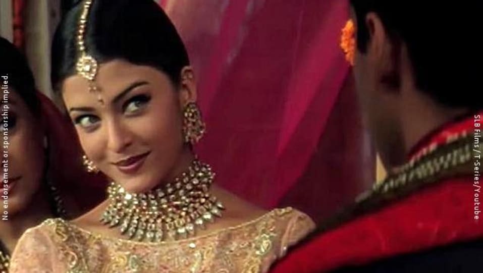 Aishwarya Rai Bachchan In Peach Lehengacholi Outfit Celebrity Clothing Charmboard This is 11 chand chhupa badal mein full song _ hum dil de chuke sanam _ salman khan, aishwarya rai by erfat ali (efa) on vimeo, the home for high quality… lehengacholi