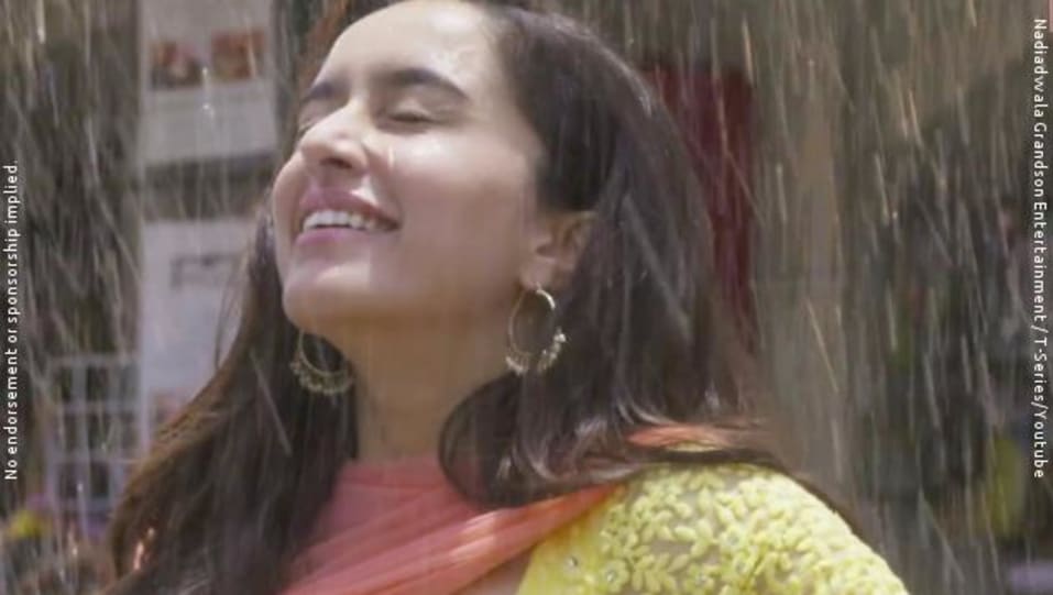 Shraddha Kapoor In Yellow Kurti Outfit Celebrity Clothing Charmboard Hi viewers, welcome back to my fashion city.in this video i am going to share with you top 20 panjabi patiala salwar kameez/suits/kurta/kurti designs 2020. kurta