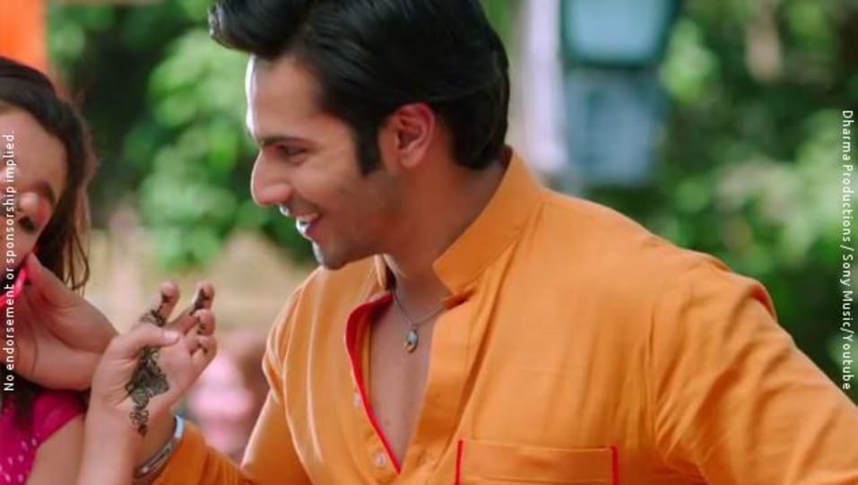 Varun Dhawan Celebrity Style In Samjhawaan Humpty Sharma Ki Dulhania 2014 From Samjhawaan Charmboard Varun dhawan very cute moment with his little fan kalank movie teaser launch. kurta