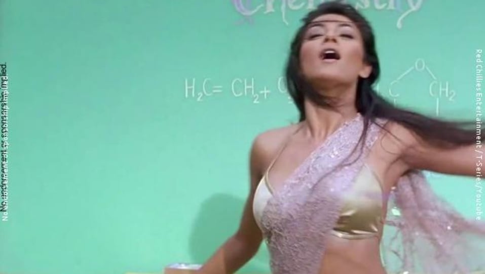 Sushmita Sen Celebrity Style In Tumhe Jo Maine Dekha Main Hoon Na 2004 From Tumhe Jo Maine Dekha Charmboard This is tumhe jo maine dekha by rakhi on vimeo, the home for high quality videos and the people who love them. saree