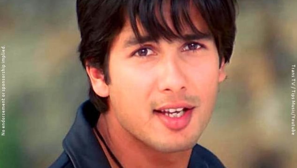 Shahid Kapoor Black Jacket and Black Jeans look, Jab Kabhi style ...