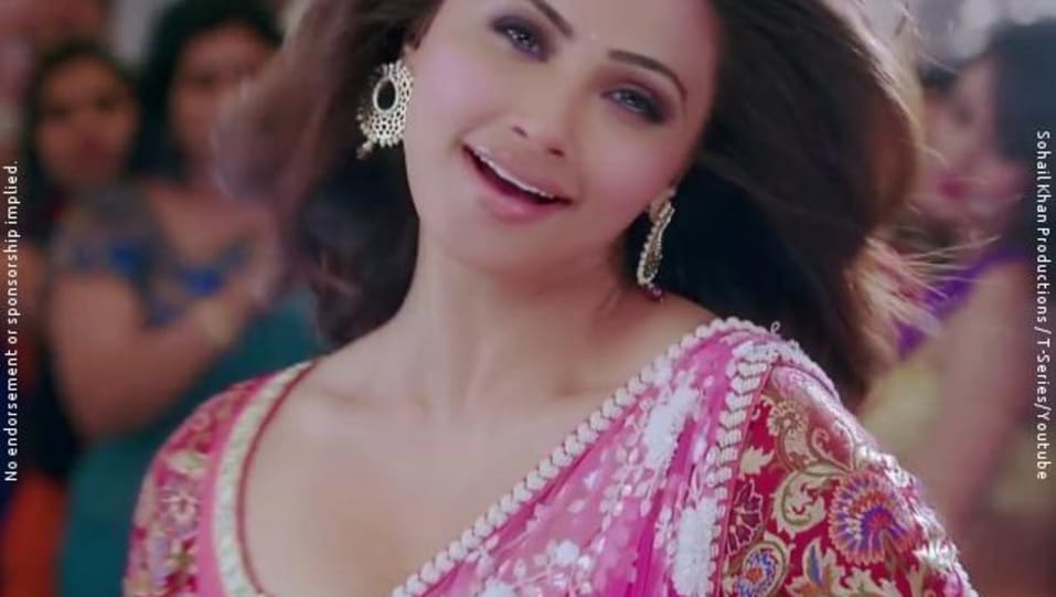 Daisy Shah Celebrity Style In Photocopy Jai Ho 2014 From Photocopy Charmboard Salman khan's 'jai ho' poster out. lehengacholi