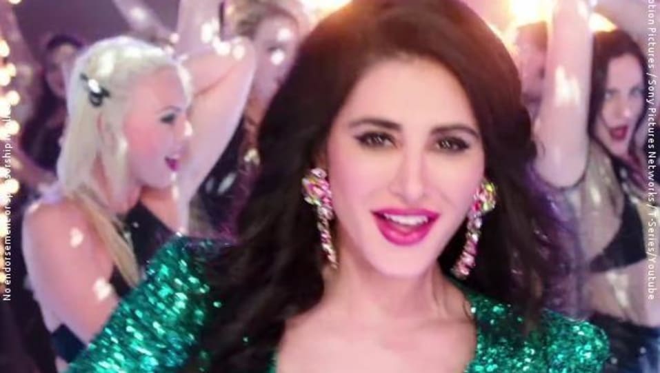 Nargis Fakhri In Green Dress Outfit Celebrity Clothing Charmboard The song is a recreated version of the chartbuster from sangeeta bijlani starrer blockbuster movie 'tridev', which also starred naseeruddin. dress