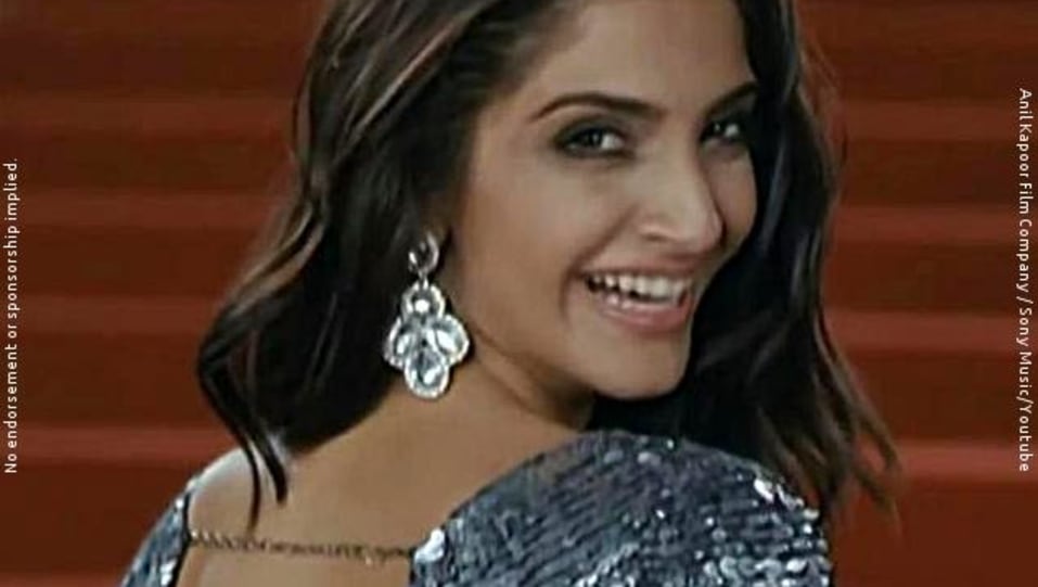 Sonam Kapoor In Black Dress Outfit Celebrity Clothing Charmboard Sonam kapoor in anamika khanna. dress