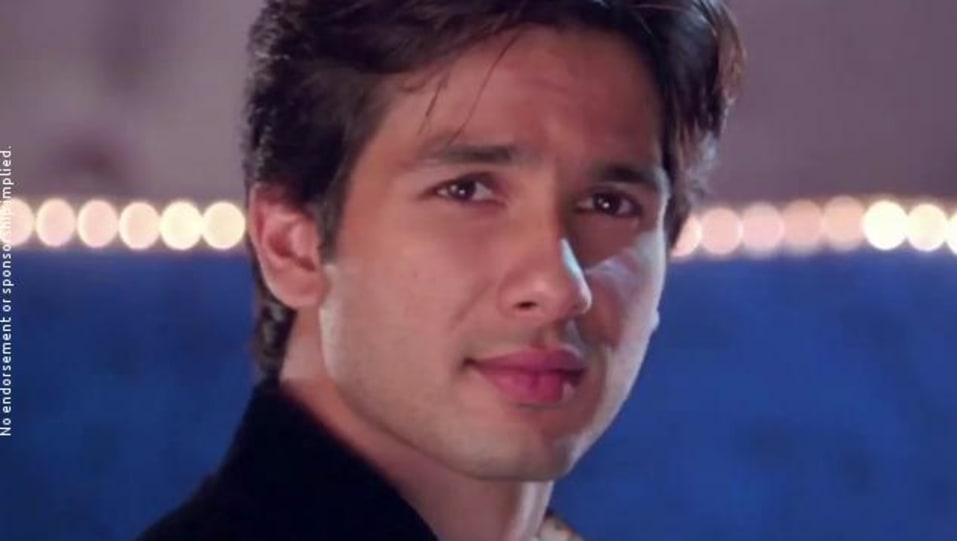 Shahid Kapoor Celebrity Style In Mauja Hi Mauja Jab We Met 2007 From Mauja Hi Mauja Charmboard However, she now realised that while 'jab we met' is the one that changed her career, 'tashan' changed her life because she met the man of her dreams. casualshirts