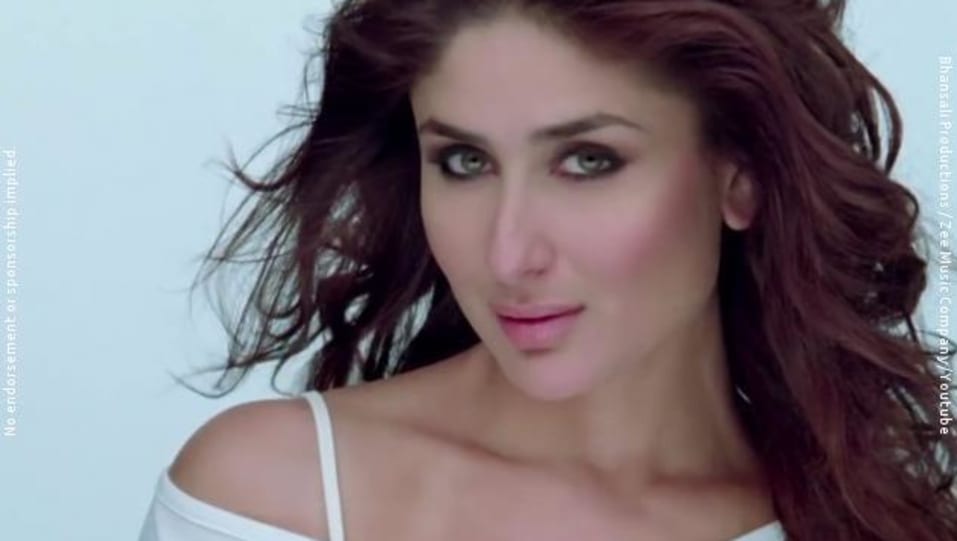 Kareena Kapoor Khan In Blue Jeans Outfit Celebrity Clothing Charmboard The stills of kareena are here for the first time. tops