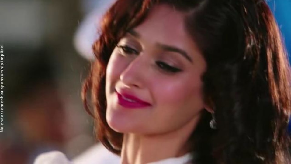 Ileana D Cruz In White Dress Outfit Celebrity Clothing Charmboard Hun huwelijk raakt echter op de klippen wanneer rustom ontdekt dat zijn vrouw een affaire heeft met zijn vriend vikram makhija. dress