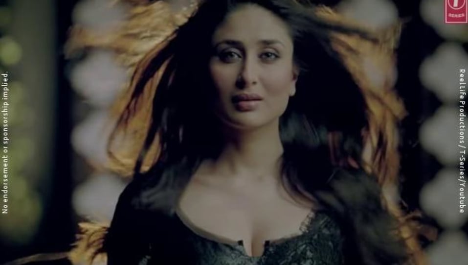 Kareena Kapoor Khan Celebrity Style In Teri Meri Prem Kahani Bodyguard 2011 From Teri Meri Prem Kahani Charmboard Please download one of our supported browsers. saree