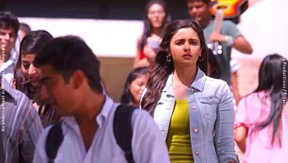 Alia Bhatt Jewellery Accessories From Locha E Ulfat 2 States 2014 Celebrity Jewellery Charmboard Alia bhatt wears a statement maang tikka and kamarband with her benarasi lehenga. charmboard