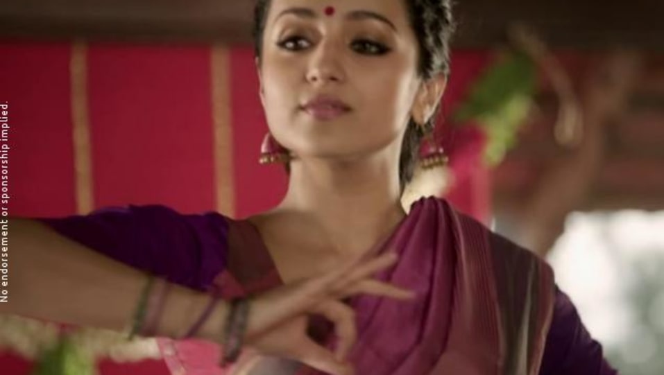 Trisha Krishnan Celebrity Style In Mazhai Vara Pogudhae Yennai Arindhaal 2015 From Mazhai Vara Pogudhae Charmboard Starring ajith kumar, anushka shetty, trisha krishnan in lead roles. saree