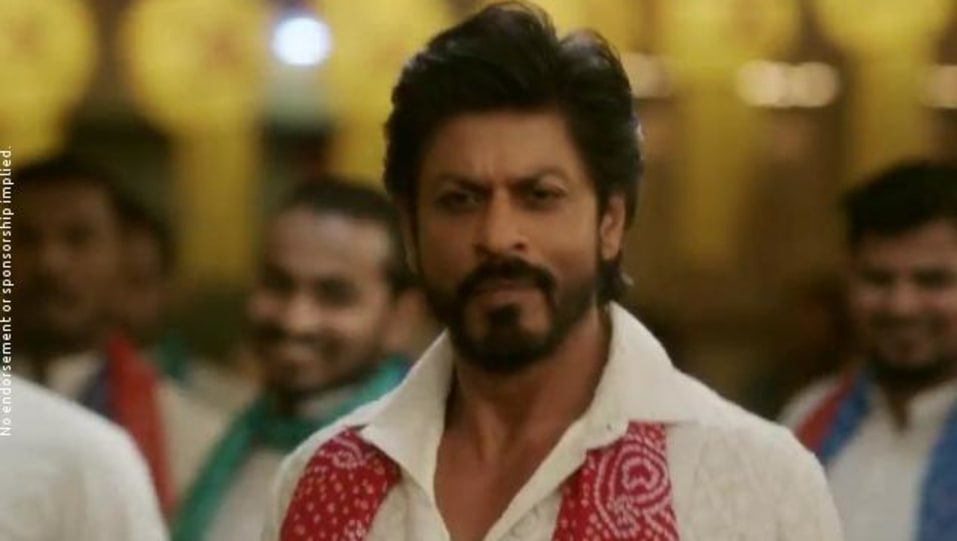 Shah Rukh Khan Celebrity Style In Udi Udi Jaye Raees 2017 From Udi Udi Jaye Charmboard On eid today, we have the film's motion poster where he wishes eid mubarak to his fans. patialasalwar