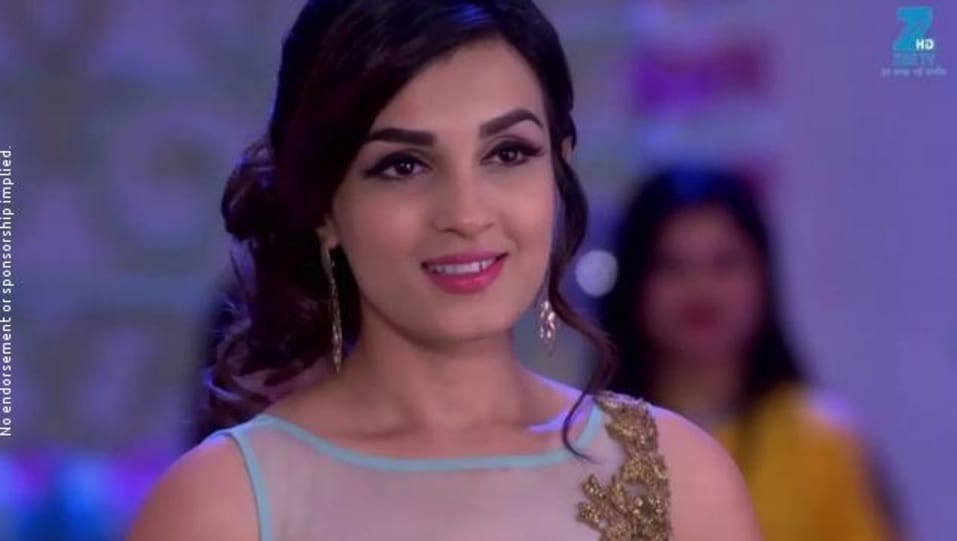 Shiny Doshi Celebrity Fashion Footwear In Outfit Name Charmboard Kareena to die, satya and mahi bless with baby boy in last episode. gown