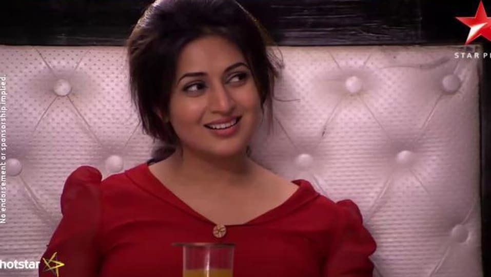 Divyanka Tripathi Celebrity Style In Ye Hai Mohabbatein Episode 1042 2017 From Episode 1042 Charmboard Yeh hai mohabbatein | double celebration for bhallas. gown