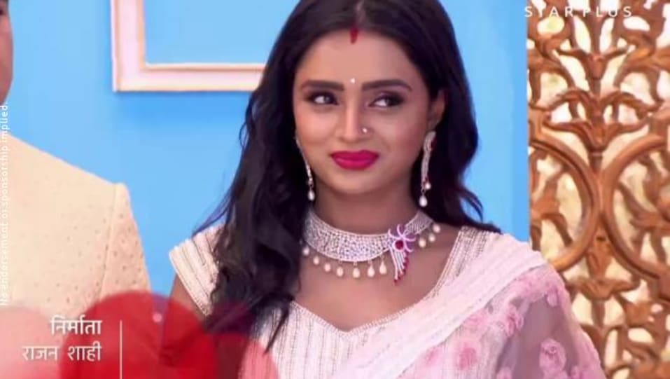 Parul Chauhan Celebrity Style In Yeh Rishta Kya Kehlata Hai Episode 2329 2017 From Episode 2329 Charmboard Family guy season 19 episode 11 (s19e11) released! saree