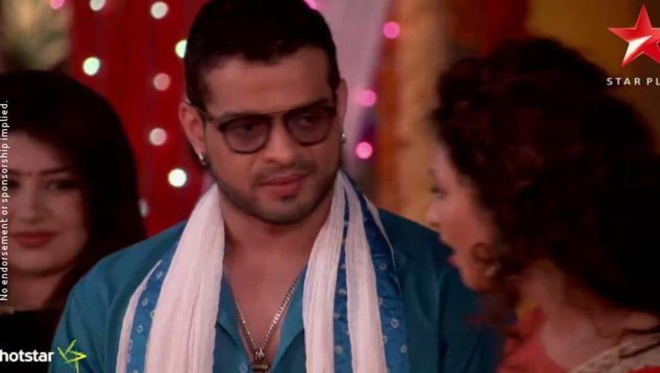 Karan Patel Jewellery Accessories From Ye Hai Mohabbatein Episode 1096 2017 Celebrity Jewellery Charmboard Karan patel aka raman kumar bhalla reel to real life photo : charmboard