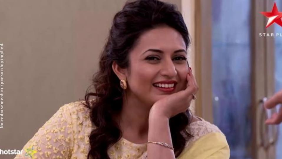 Divyanka Tripathi Celebrity Style In Ye Hai Mohabbatein Episode 1100 2017 From Episode 1100 Charmboard Watch online desi serial yeh hai chahatein 12th february 2021 full episode video in high quality. saree