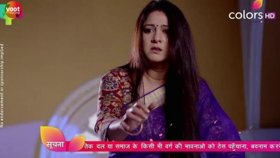 Keerti Gaekwad Kelkar Celebrity Style In Sasural Simar Ka Episode 1795 2017 From Episode 1795 Charmboard The bharadwaj family gets cornered by bhairavi and her goons. charmboard